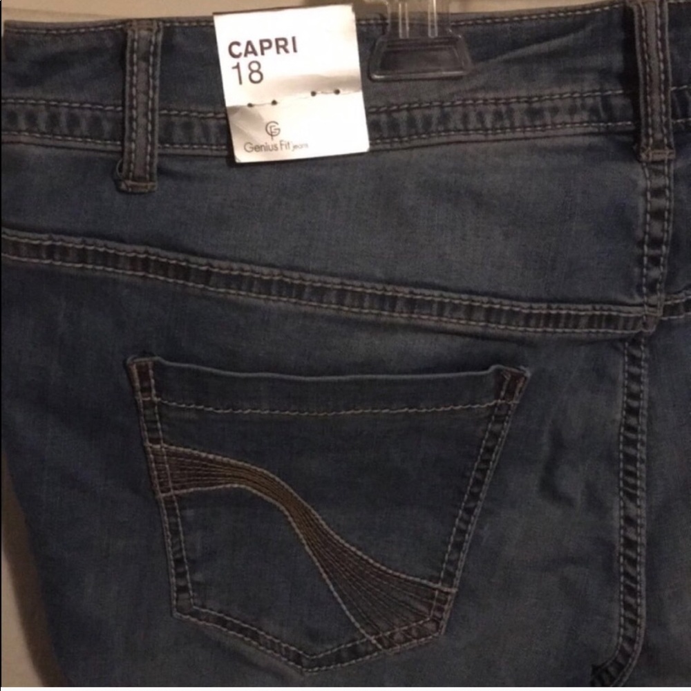 Distressed denim Capris